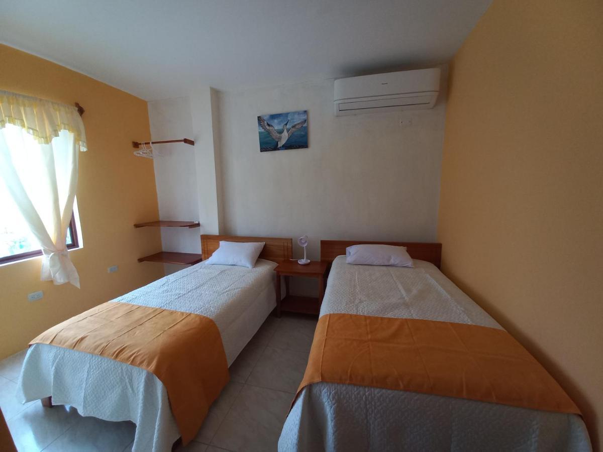 Hostal Janet Starlink Puerto Villamil Exterior foto
